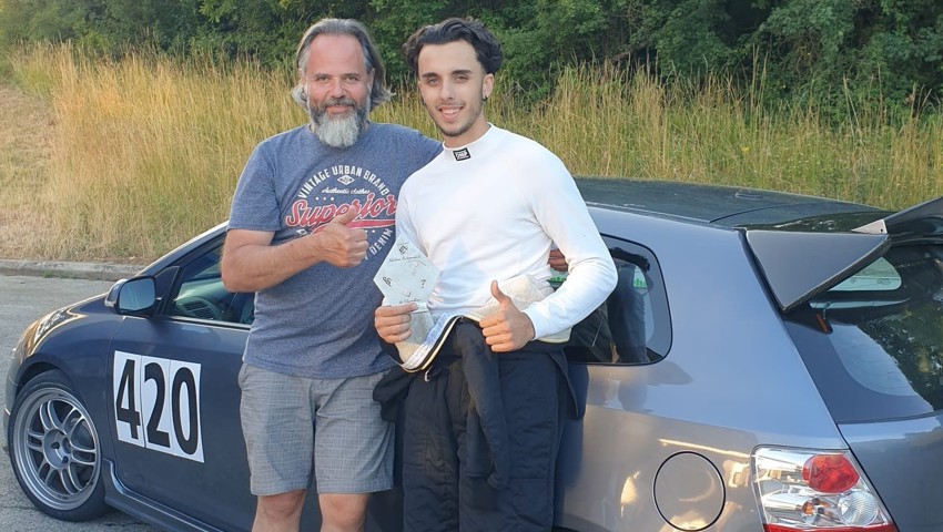Die Entdeckung: Davide Zürcher (rechts) aus Thal. Die Entdeckung: Davide Zürcher (rechts) aus Thal.