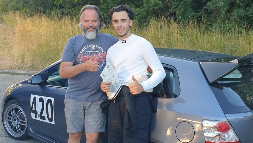 Die Entdeckung: Davide Zürcher (rechts) aus Thal.