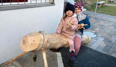 «Beechüe» schnitzen im Jugend- und Erlebnishaus Eichberg