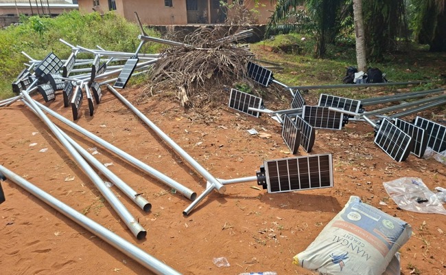 Rebsteiner installiert zwei Kilometer Solarlampen in Nigeria