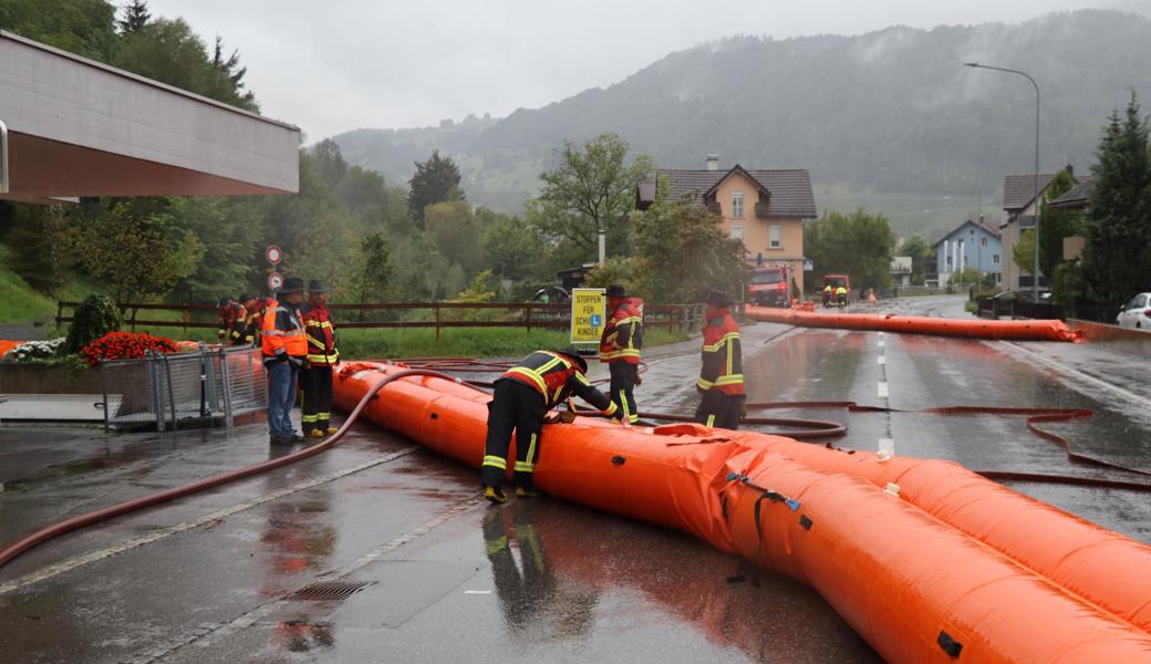 Die Zufahrt nach Berneck war am Freitag beim Kiessammler gesperrt.