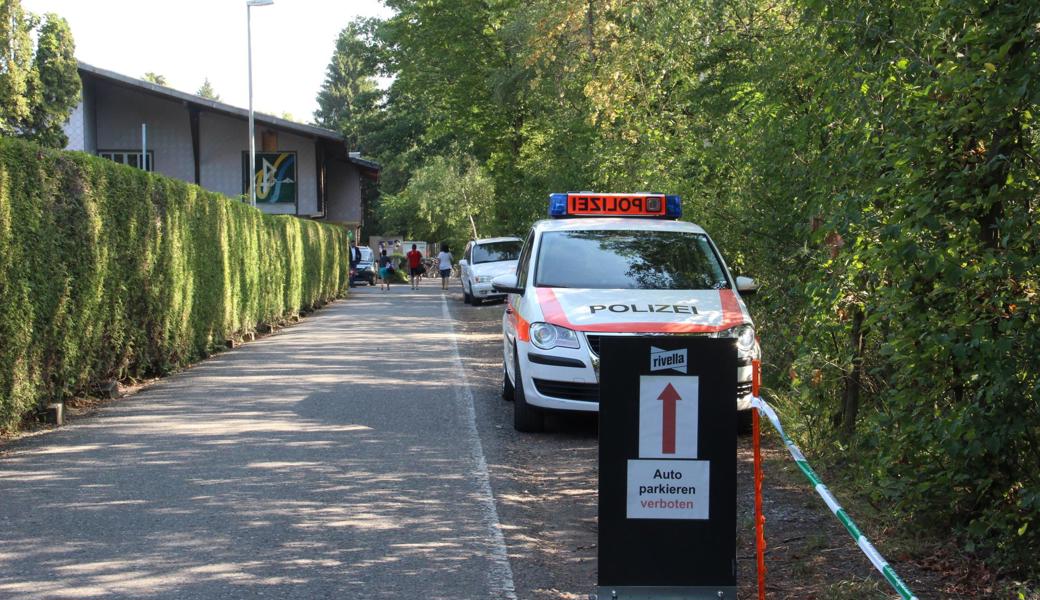 Zwei Polizisten und Sicherheitsleute waren ebenfalls zur Stelle - wie immer, wenn ein so hoher Gast wie Walter Thurnherr auftritt.