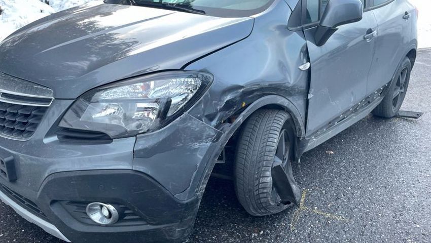 Beide Autos waren nicht mehr fahrbar. Beide Autos waren nicht mehr fahrbar.