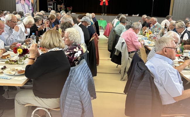 Der Verein Au 65+ lud zu einem bunten Oktoberenachmittag ein