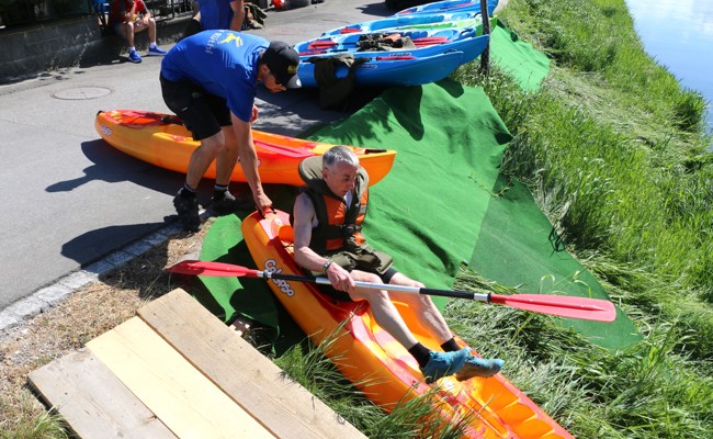 Ein Plauschwettkampf macht Stimmung im Dorf und auf dem Kanal