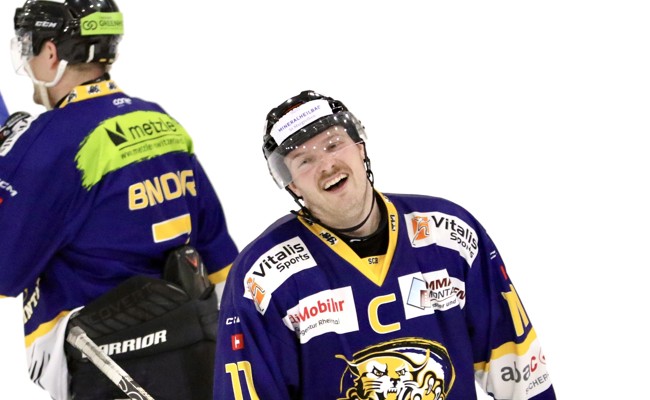 Mit Last-Second-Tor im Mitteldrittel bahnt Captain Sandro Bartholet dem SC Rheintal den Weg zum Sieg