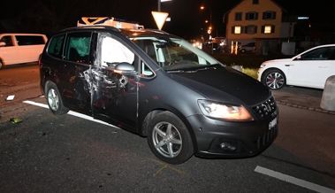 18-Jährige Motorradfahrerin verletzt sich bei Unfall mit einem Auto schwer - Polizei sucht Zeugen