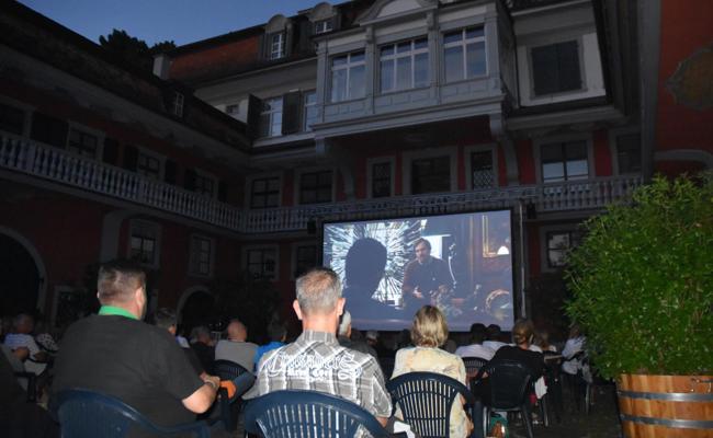 Heisser Krimi in lauer Nacht