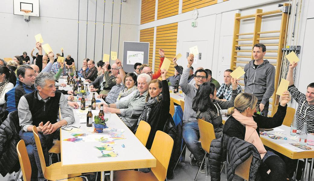 59 von 712 Stimmberechtigten kamen an die Schulbürgerversammlung. Das entspricht einer Beteiligung von knapp 8,3 %.