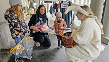 Im Städtli gabs Ostereier direkt vom Osterhasen