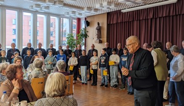 Schulkinder und Männerchörler sangen am Seniorenadvent