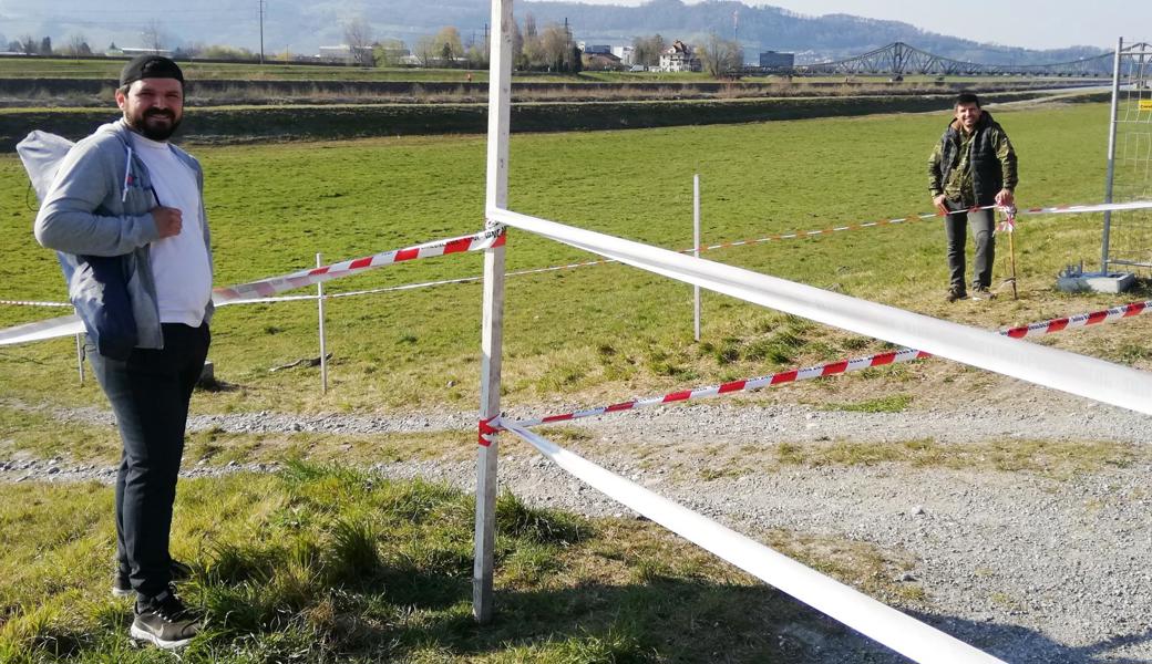 Ersin Dogan (l.) trifft seinen Bruder, der in Vorarlberg zu Besuch ist. 
