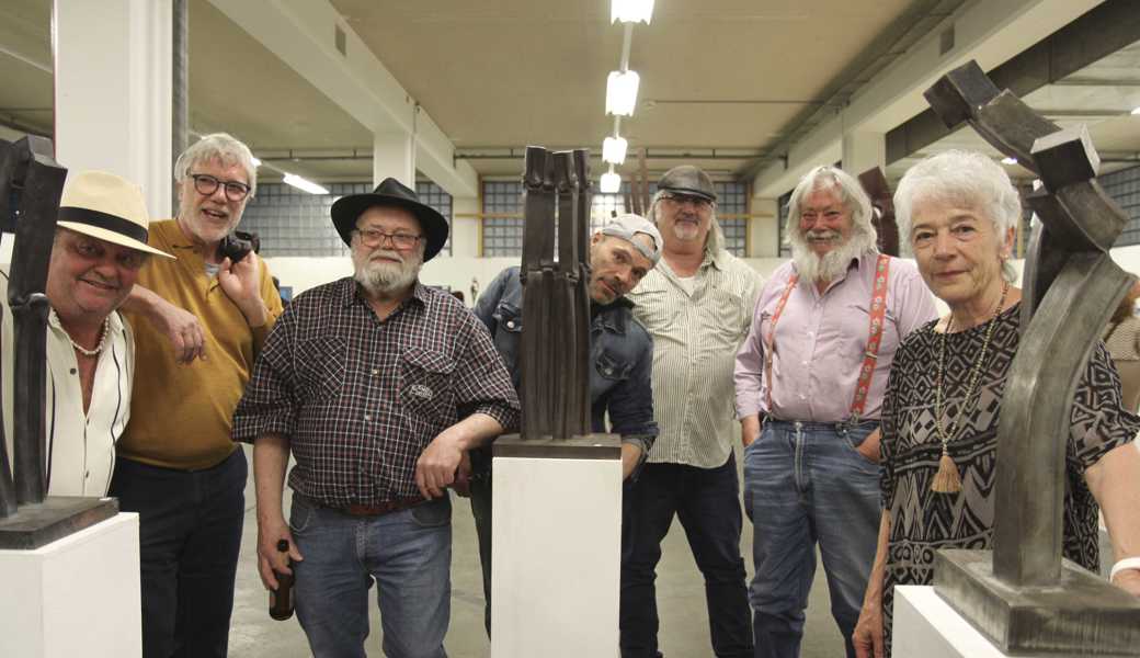 Einige Rheintaler Kunstschaffende waren an der Vernissage persönlich vertreten, von links: Kuspi023, Thomas Jutz, Peter Federer, Roger Federer, Thomas Lüchinger, Jürg Jenny und Erna Lang.  