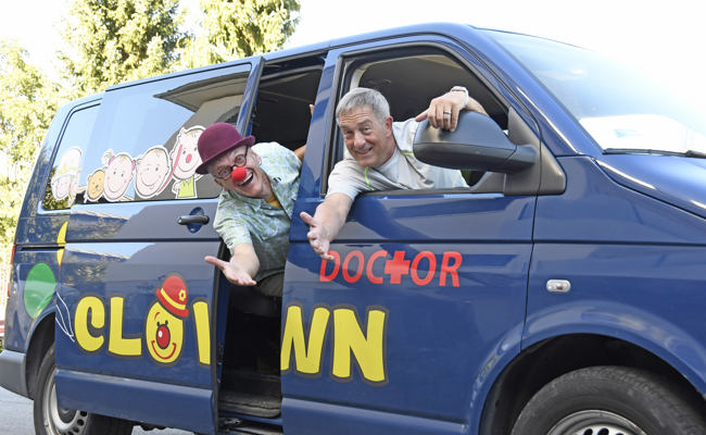 Er ist ein unermüdlicher Optimist, kennt die beste Medizin und bleibt auch im Ukraine-Krieg ein Clown