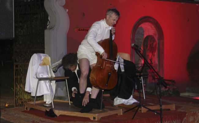 Ein Abend voller Überraschungen:  Musik, Magie und Frack-Wechsel live auf der Bühne