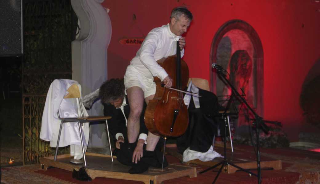 Ein Abend voller Überraschungen:  Musik, Magie und Frack-Wechsel live auf der Bühne