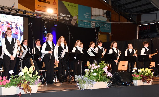 Partyabend und eine neue Uniform zum 70. Geburtstag der Jugendmusik