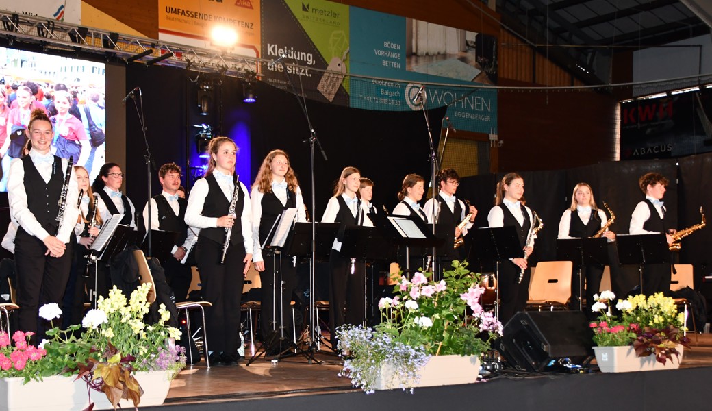 Partyabend und eine neue Uniform zum 70. Geburtstag der Jugendmusik
