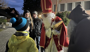 Samichlaus mit Leistungsalternative: «Kein Sprüchli? Mach Liegestütze!»