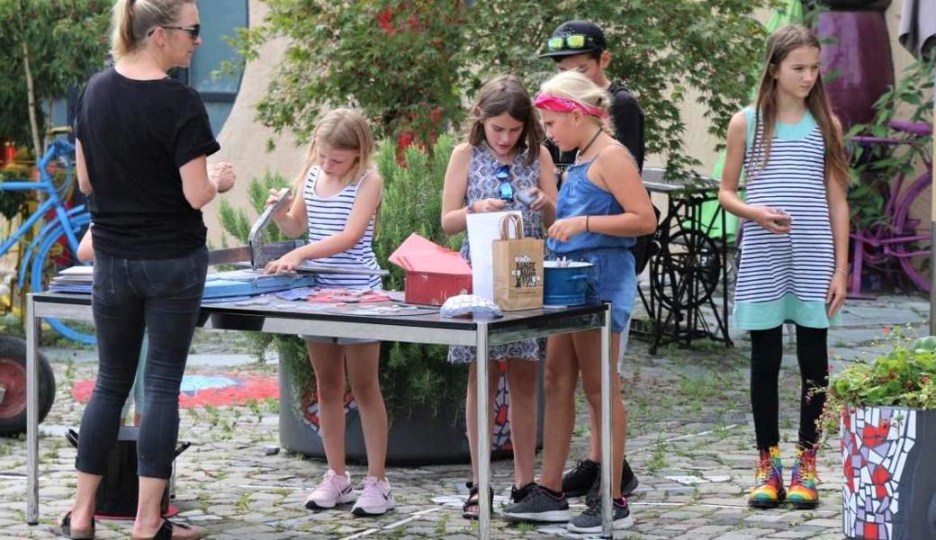 Bei der Markthalle Altenrhein arbeiteten Kinder mit Keramik. 