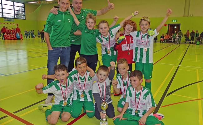 Junge Zauberer am Ball