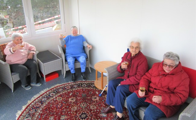 Beheiztes Aussichtszimmer mit Blick auf die Baustelle