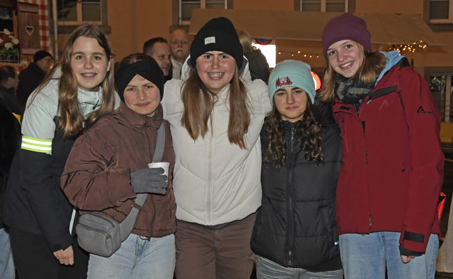 Ein Bilderbogen vom festlichen Feierabend im girema-Weihnachtsdorf
