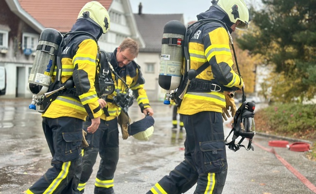 Rauch und viele Verletzte: Hoher Puls bei den Feuerwehrleuten