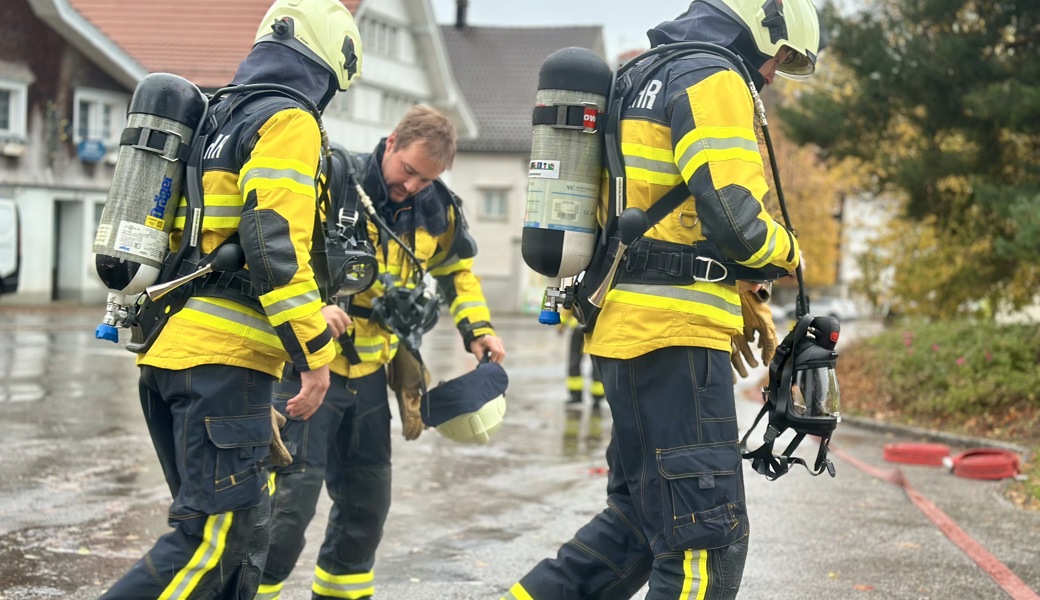 Rauch und viele Verletzte: Hoher Puls bei den Feuerwehrleuten