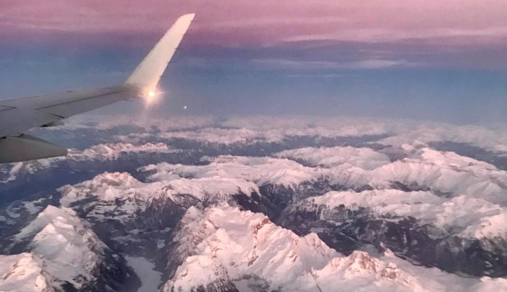 Die Alpen-Überflüge mit Germania sind Geschichte. Doch allen, die bei einem Reisebüro gebucht haben, wird geholfen.