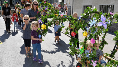 Für schöne Blumenkinder: Basteln vor dem Staablueme-Umzug