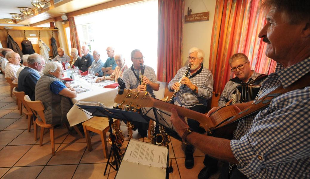 Die Stossberg-Musikanten spielten für die Seniorinnen und Senioren auf.