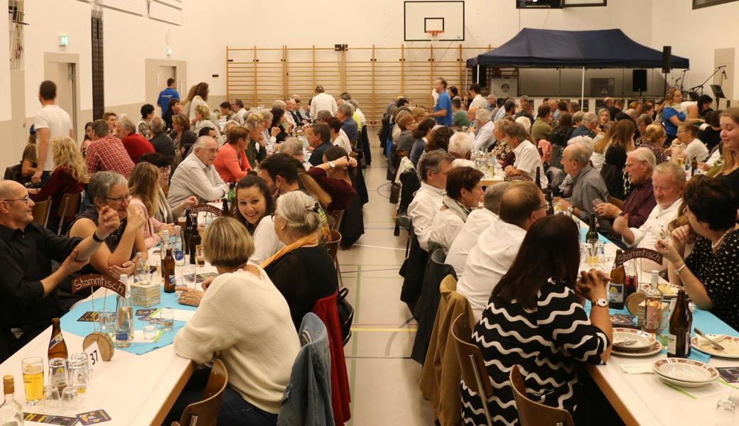 Das Publikum kam auf seine Kosten: Der Männerchor und ein Schottenquartett unterhielten am Samstagabend prächtig.