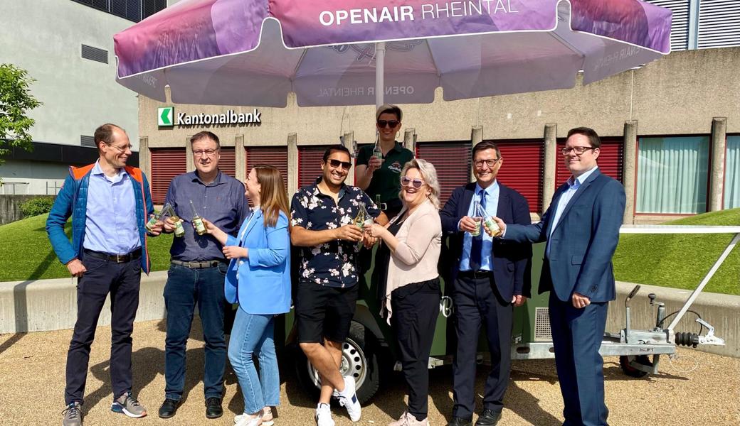 Sponsorenapéro des Heerbrugger Festivals (v. l.): Marcel Fürer, Politische Gemeinde Au, Markus Waser, Pro Heerbrugg, Silvana Buschor, St. Galler Kantonalbank, Sacha Sapra-Jenny, Sommer im Park, Palma Danisi, Bierhalle Balgach, Carmen Egert, Pro Heerbrugg, Rico Kellenberger, Ortsgemeinde Au, und René Federer, St. Galler Kantonalbank.  Sponsorenapéro des Heerbrugger Festivals (v. l.): Marcel Fürer, Politische Gemeinde Au, Markus Waser, Pro Heerbrugg, Silvana Buschor, St. Galler Kantonalbank, Sacha Sapra-Jenny, Sommer im Park, Palma Danisi, Bierhalle Balgach, Carmen Egert, Pro Heerbrugg, Rico Kellenberger, Ortsgemeinde Au, und René Federer, St. Galler Kantonalbank.