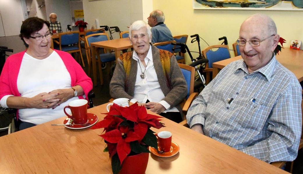 Susanne Peter (links), Anni Dünner und Bruno Ender erinnern sich daran, wie sie als Kinder Weihnachten erlebt haben.