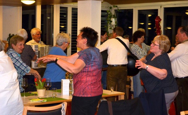 Festliche Stimmung im Geserhus für die freiwilligen Helfenden