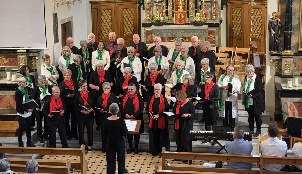 Frauenchor Buchs (hinten) und Kirchenchor Kobelwald (vorne)