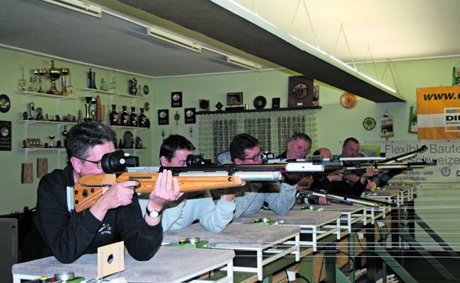 Luftgewehrschiessen in Rüthi faszinierte alle Generationen