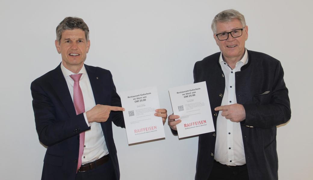 Der Bankleitungsvorsitzende Norbert Lüchinger (links) und VR-Präsident Urs Schneider sagen, die Bank wolle mit den Gutscheinen die Gastrobetriebe, aber auch die regionalen Zulieferer wie Bäckereien, Metzgereien oder Gemüsehändler unterstützen.