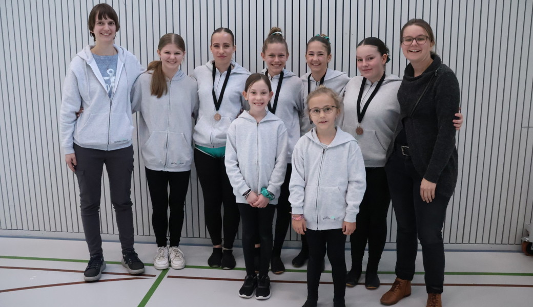 hinten von links nach rechts: Angela Kuster (Trainerin), Joëlle Meier, Leonie Kujas, Svea Mathys, Lavinia Zoller, Nina Amman, Marianne Germann vorne von links nach rechts: Kimia Mathys, Josephine Meier