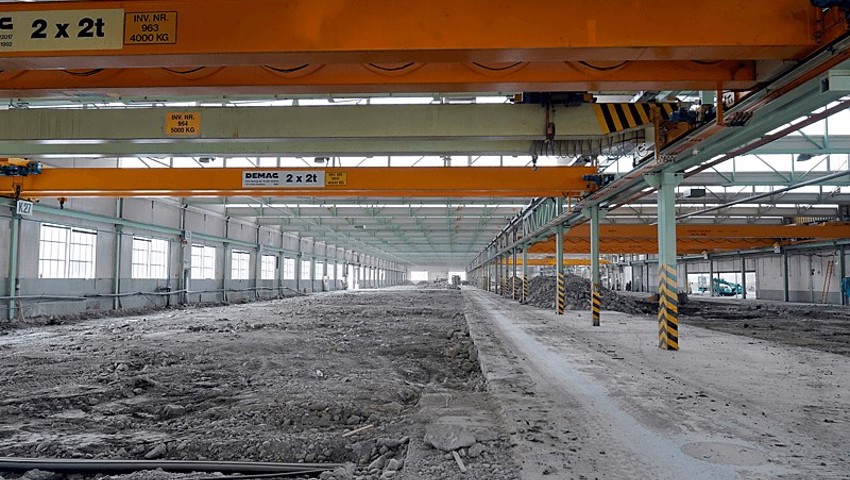 Die Vorbereitungsarbeiten für die neue Pulverbeschichtungsanlage laufen bereits. Die Vorbereitungsarbeiten für die neue Pulverbeschichtungsanlage laufen bereits.