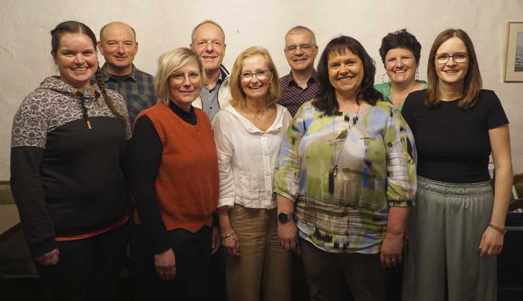 Neumitglieder, Ehrenmitglied, Dirigentin und Vorstand vom Gemischten Chor freuen sich auf das Rheintaler Gesangsfest: (von links) Liliane Geisser, Urs Frehner, Katja Bernoi, Oliver Fischer, Esther Kluser, Christoph Angst, Claudia Sgier, Jasi Hutter, Karin Heeb.