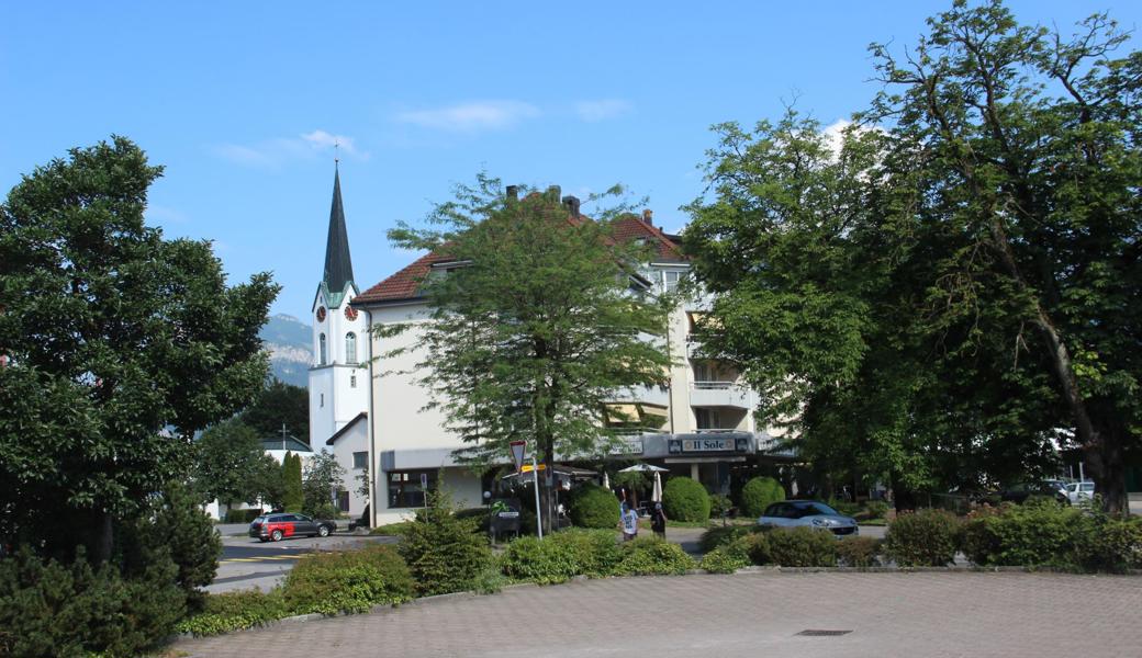 In jüngster Zeit hat die Gemeinde drei Ladenlokale gekauft, darunter - im Stockwerkeigentum - die Liegenschaft Restaurant/Café Sonne.