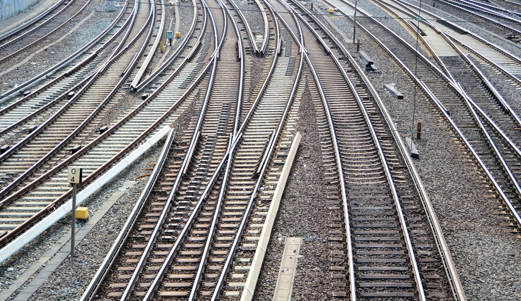 Tödlicher Unfall in Bregenz: 40-jähriger überquert Gleise und wird von Zug mitgeschleift