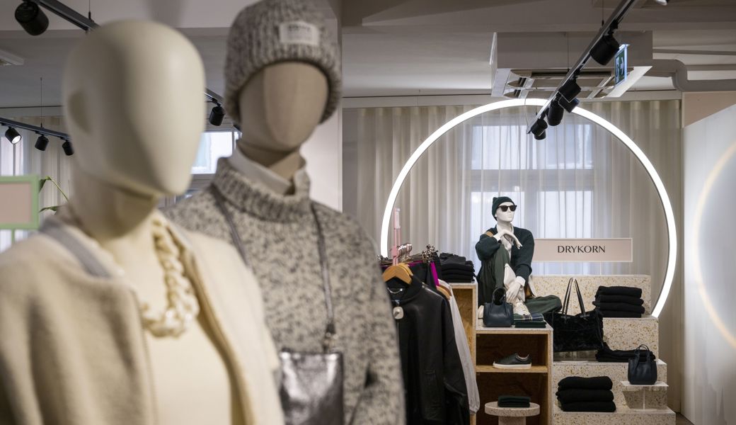 «Jemand nutzt unseren Ruf aus»: Windige Händler verhökern Billigmode als Ware von Mode Weber