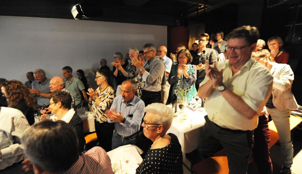 Die Versammlung ernannte den langjährigen Programmchef Theo Frei stehend applaudierend zum Ehrenmitglied.