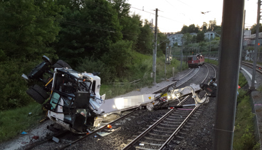 Kollision zwischen Lokomotive und Schienenbagger im Osten von St.Gallen fordert Schwerverletzte