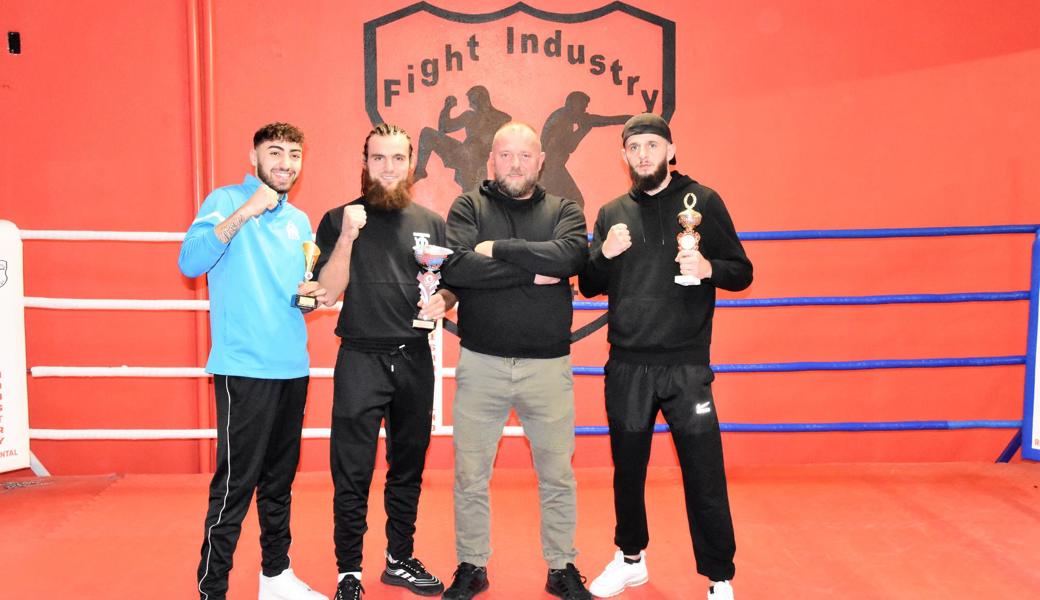 Der frühere Profi-Europameister Agron Azemi (2. v. r.) verleiht mit seinen Kämpfern der Fight Industry dem Kickboxen im Rheintal wieder Schwung (von links): Steven Knecht, Arif Haliti und Bashkim Azemi. 