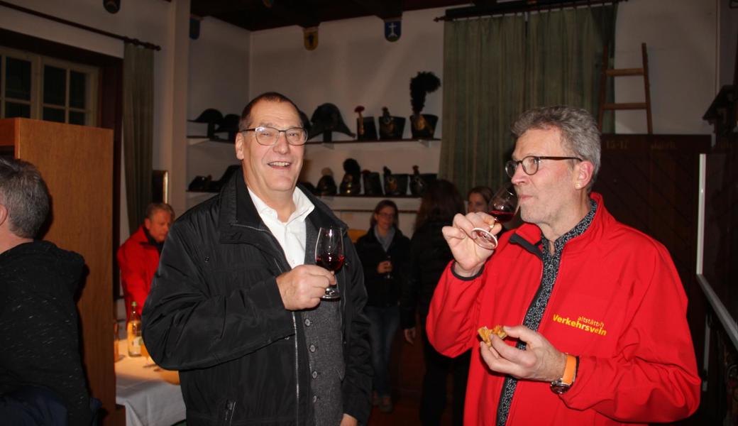Mesmer Peter Thür mit Anton Studach, Vorstandsmitglied des Verkehrsvereins.