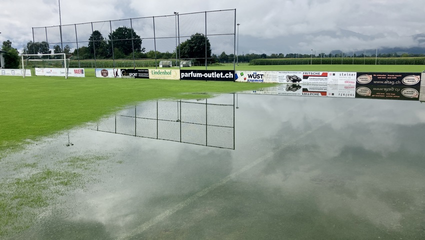 Der starke Regen setzt Felder unter Wasser und lässt Flüsse anschwellen Der starke Regen setzt Felder unter Wasser und lässt Flüsse anschwellen